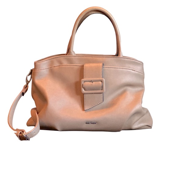 Nine West purse with detachable strap. - Picture 1 of 2